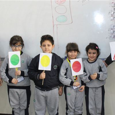 SULEIMANIAH STUDENTS LEARN ABOUT TRAFFIC LIGHTS